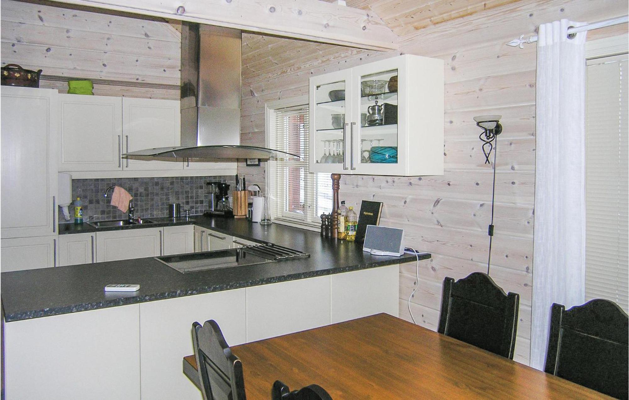4 Bedroom Nice Home In Сондал Екстериор снимка